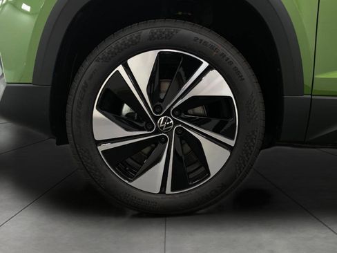 New 2025 Volkswagen Taos SE image 11