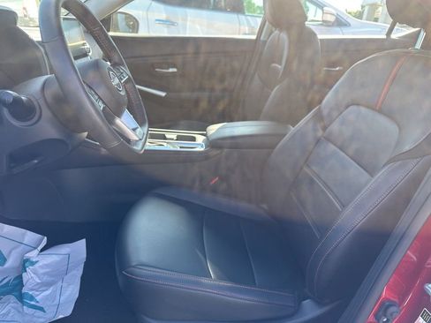 Used 2025 Nissan Sentra SR w/ SR Premium Package FWD image 10