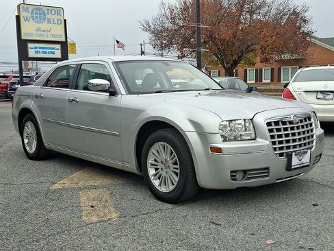 Used 2010 Chrysler 300 Touring image 3