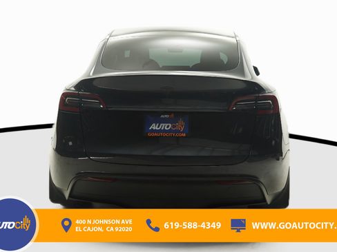 Used 2024 Tesla Model Y Long Range RWD image 12