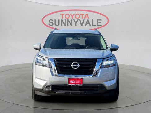 Used 2024 Nissan Pathfinder SV image 11
