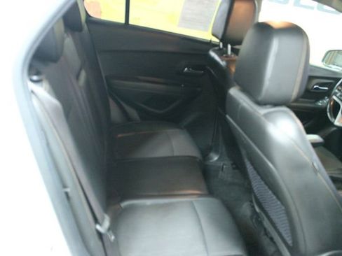 Used 2018 Chevrolet Trax LT w/ LT Convenience Package image 9