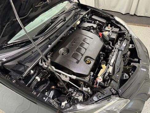 Used 2017 Toyota Corolla LE w/ Carpet Mat Package (TMS) FWD image 22