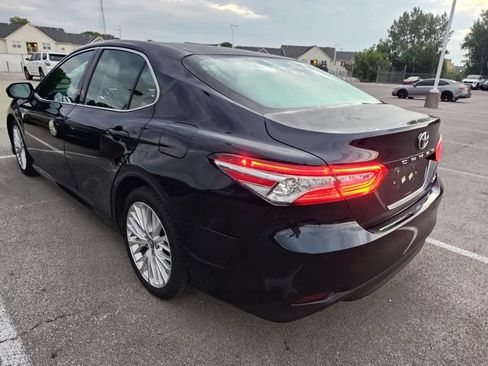 Used 2018 Toyota Camry XLE FWD image 4