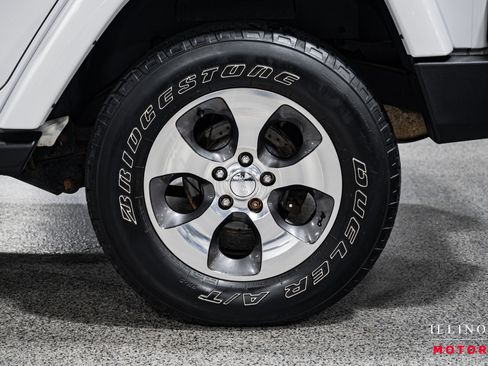 Used 2016 Jeep Wrangler Unlimited Sahara image 9