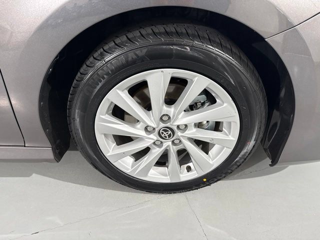 Used 2024 Toyota Camry LE w/ Convenience Package FWD image 13