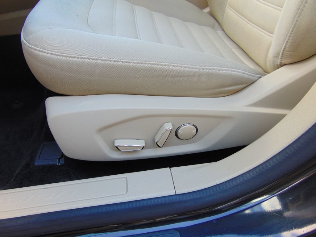 Used 2015 Ford Fusion SE FWD image 20