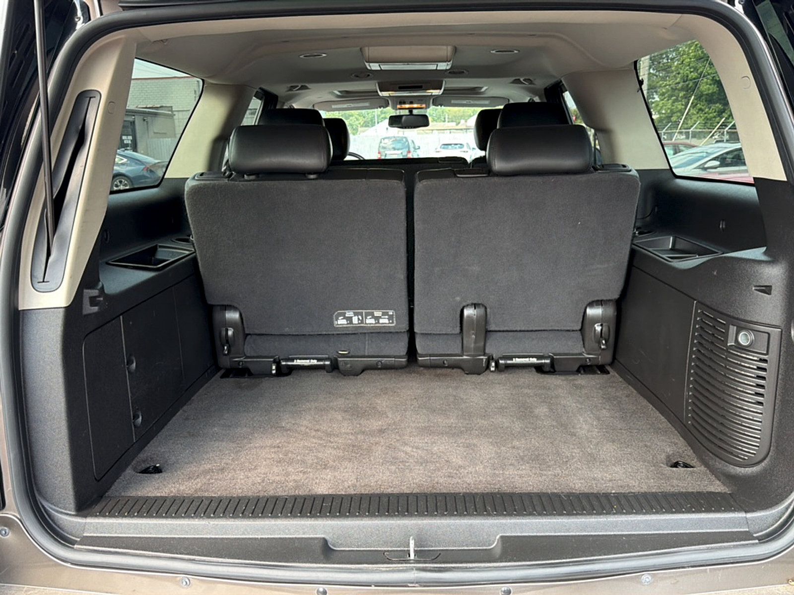 Used 2013 GMC Yukon XL SLT w/ SLT-2 Equipment Package AWD/4WD image 8