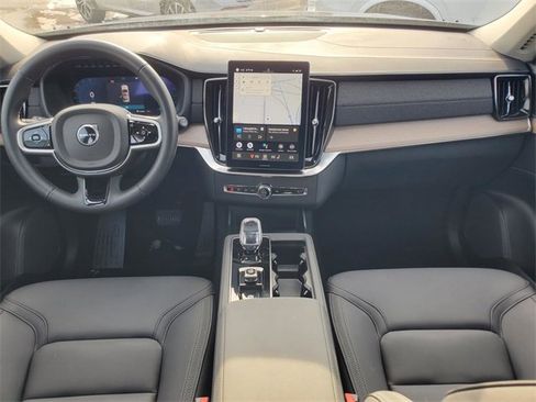 Certified 2025 Volvo XC90 B6 Plus image 29