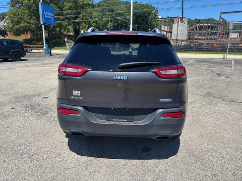 Used 2016 Jeep Cherokee Latitude w/ Comfort/Convenience Group AWD/4WD image 4