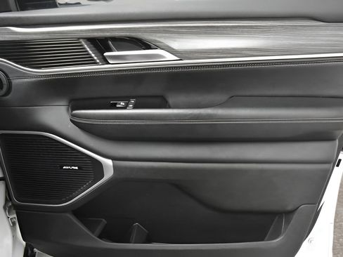 Used 2023 Jeep Wagoneer L Series II RWD image 14