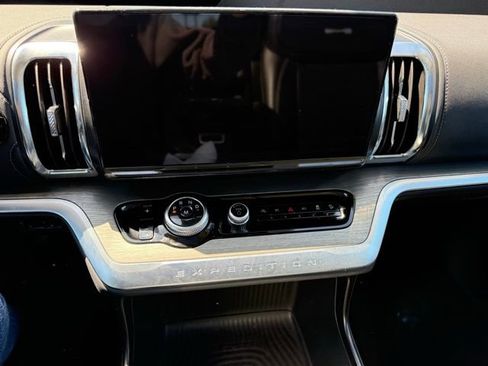 Certified 2025 Ford Expedition Platinum AWD/4WD image 18
