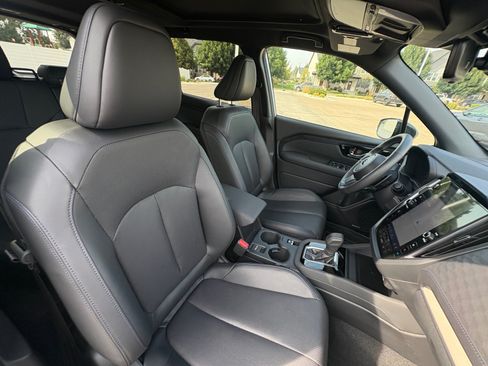 Used 2025 Subaru Forester Limited AWD/4WD image 19