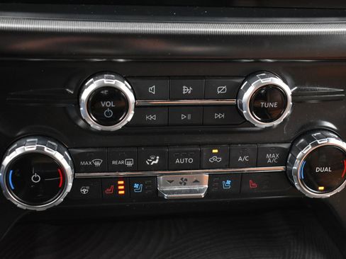 Used 2022 Ford F150 Platinum w/ Trailer Tow Package image 23