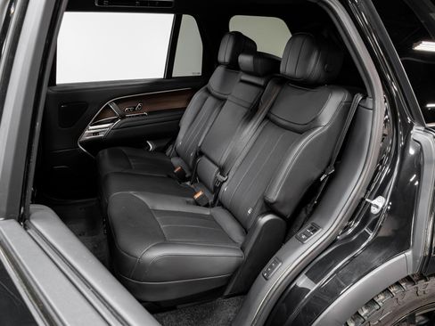 Used 2023 Land Rover Range Rover Long Wheelbase SE image 36