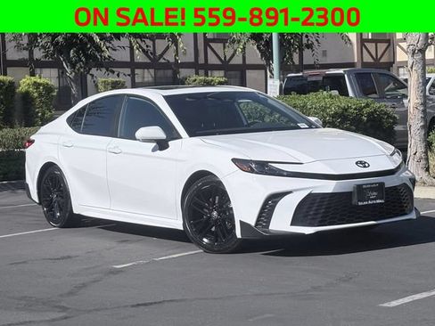 Used 2025 Toyota Camry SE w/ Convenience Package FWD image 2