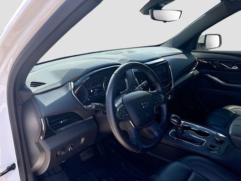 Used 2022 Chevrolet Traverse RS FWD image 9