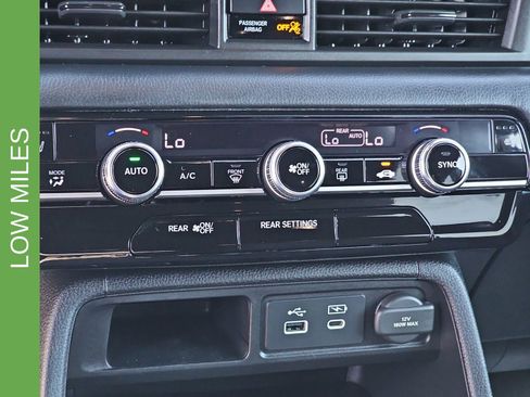 Used 2025 Honda Pilot Sport image 26