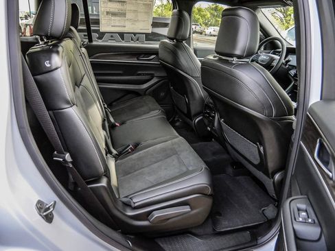 New 2026 Jeep Grand Cherokee L 4WD image 17
