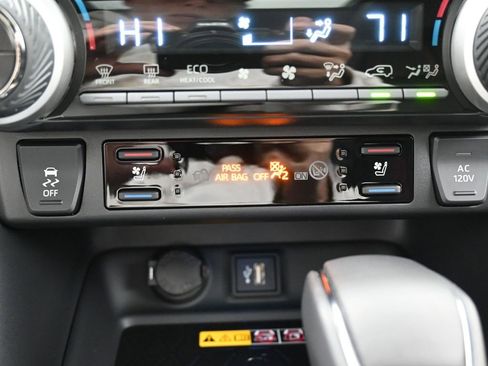 Certified 2025 Toyota RAV4 XSE image 25