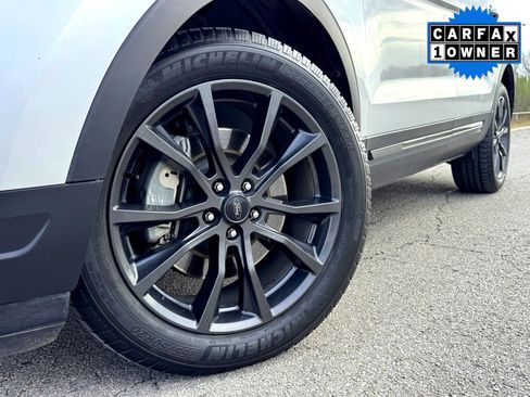 Used 2018 Ford Explorer XLT w/ Equipment Group 202A image 2