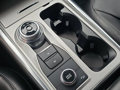 Used 2022 Ford Explorer XLT w/ Equipment Group 202A image 27