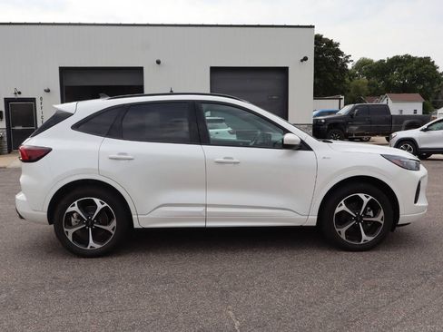 Used 2025 Ford Escape ST-Line Elite w/ Class II Trailer Tow Package AWD/4WD image 9