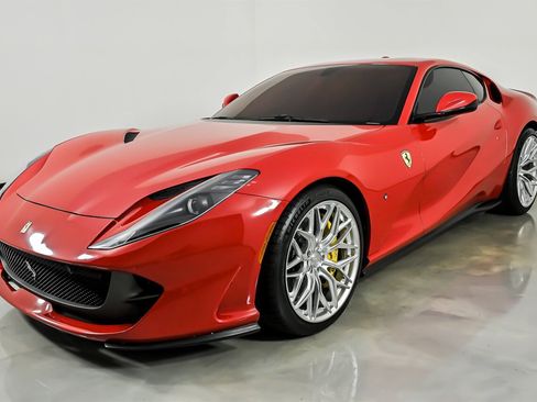 Used 2019 Ferrari 812 Superfast RWD image 5