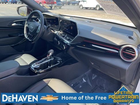Used 2026 Chevrolet Trax RS w/ Sunroof Package FWD image 29