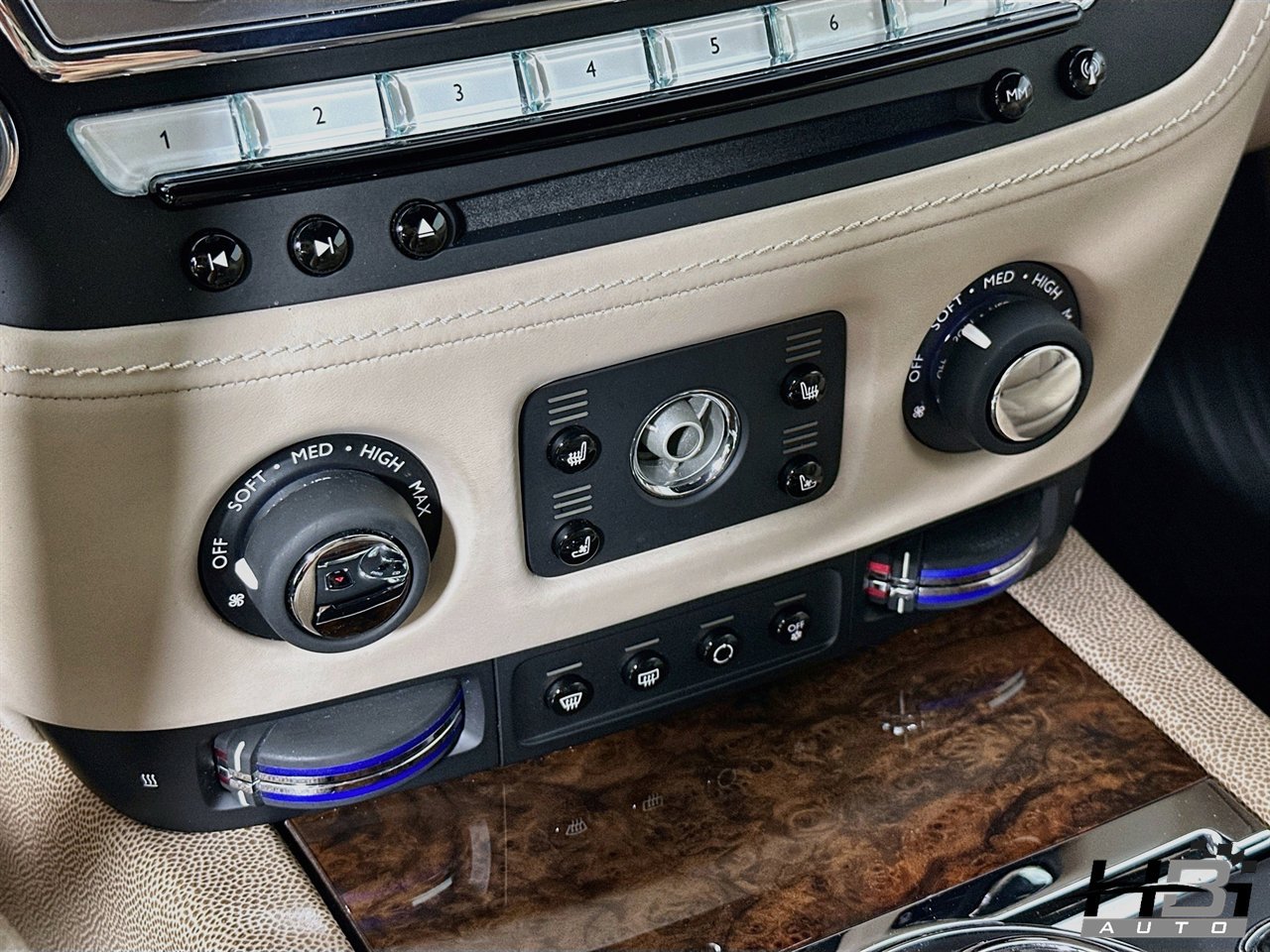 Used 2015 Rolls-Royce Wraith RWD image 12
