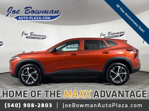 Used 2024 Chevrolet Trax RS w/ Sunroof Package FWD image 1