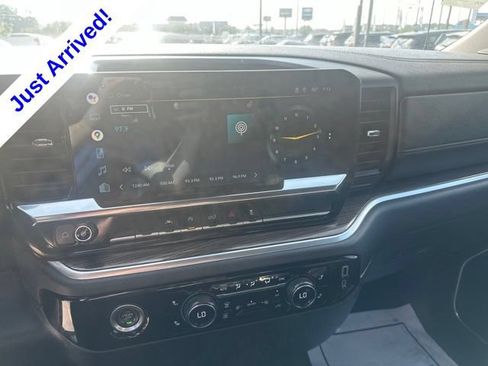 Used 2022 Chevrolet Silverado 1500 LT AWD/4WD image 11