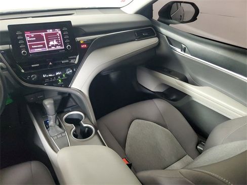 Used 2022 Toyota Camry LE image 15