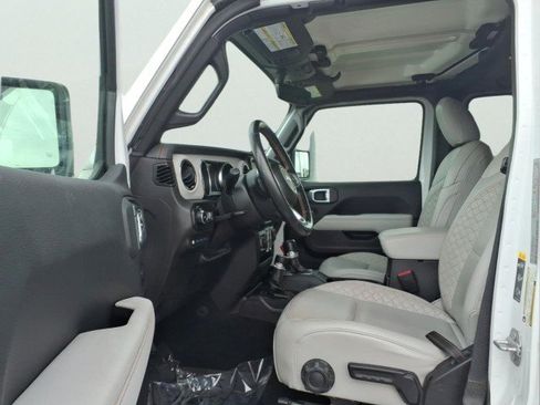 Used 2021 Jeep Wrangler Unlimited Sahara AWD/4WD image 15