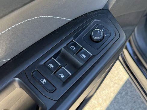 Used 2023 Volkswagen Atlas SE w/ Panoramic Sunroof Package image 11