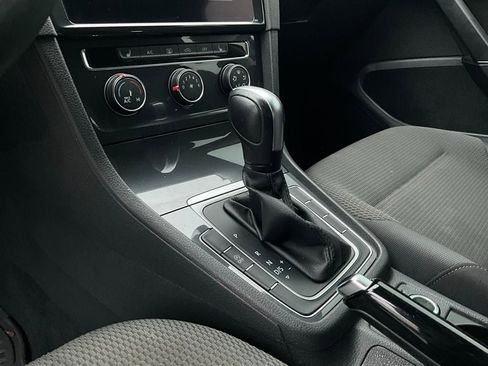 Used 2021 Volkswagen Golf 4-Door image 18