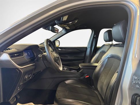 Used 2023 Jeep Grand Cherokee L Altitude image 12