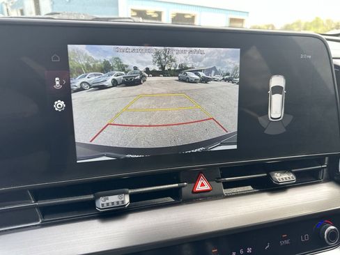 Used 2024 Kia Sportage EX image 17