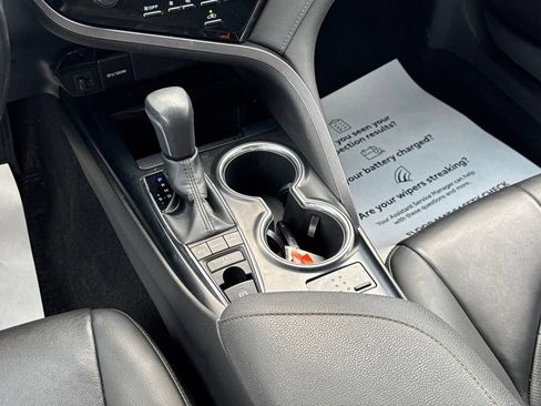 Used 2019 Toyota Camry XLE w/ Navigation Package FWD image 28