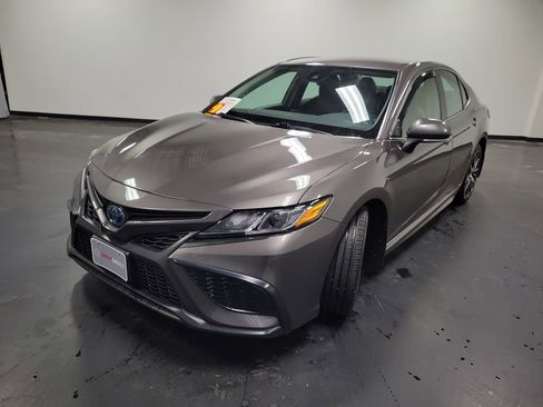 Used 2022 Toyota Camry SE image 4