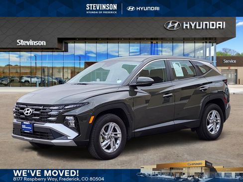 Certified 2025 Hyundai Tucson SE image 1