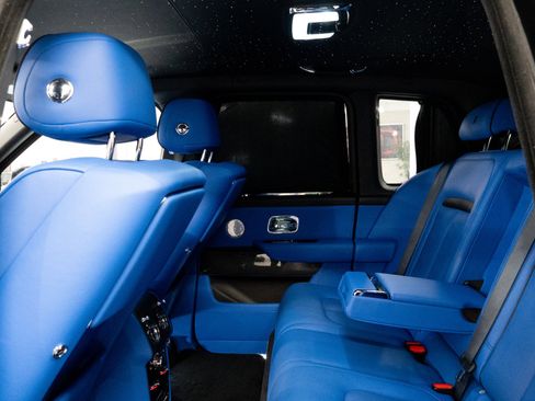 Used 2023 Rolls-Royce Cullinan Black Badge w/ Driver's Package image 25