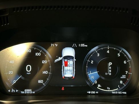 Used 2019 Volvo XC60 T5 Momentum w/ Multimedia Package AWD/4WD image 15
