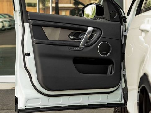 Used 2024 Land Rover Discovery Sport Dynamic SE image 12