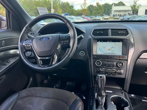 Used 2018 Ford Explorer XLT w/ Equipment Group 202A AWD/4WD image 15