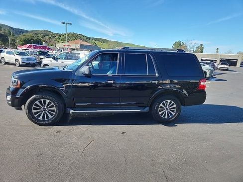 Used 2017 Ford Expedition XLT image 2