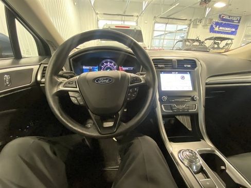 Used 2018 Ford Fusion SE w/ Fusion SE Technology Package image 25