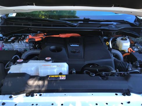 Used 2025 Toyota Tundra Limited AWD/4WD image 13