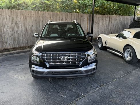 Used 2023 Hyundai Venue SEL w/ Cargo Package FWD image 4