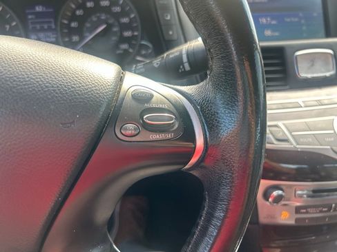 Used 2015 INFINITI Q70 3.7 AWD/4WD image 18